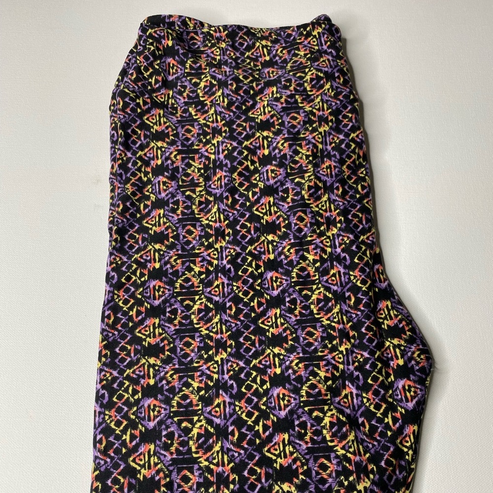 LuLaRoe Tall & Curvy Leggings(fits sizes 10-22)New